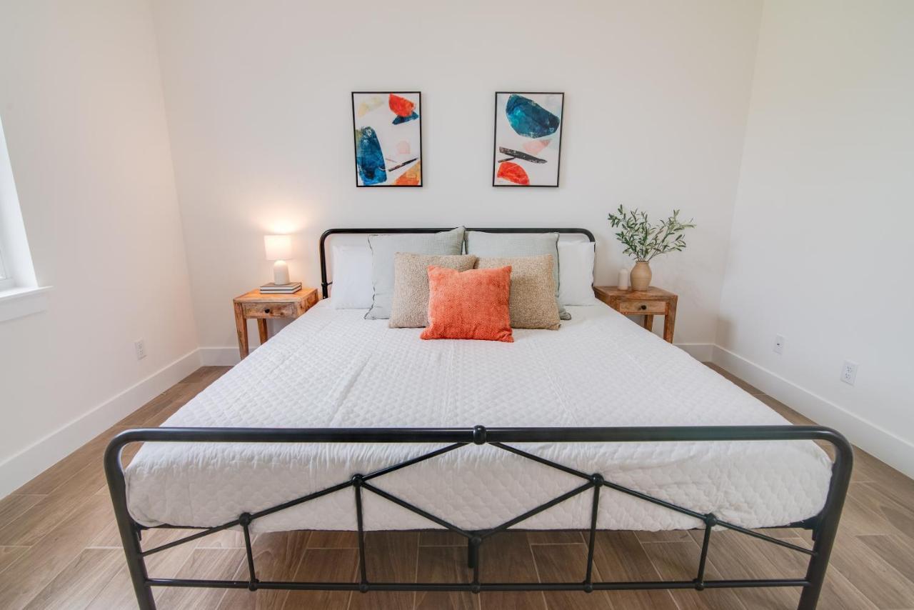 Private Cottage - King Beds, Brand New, Near Beach, Golfing, Shopping & Restaurants Lake Worth Beach Exteriör bild